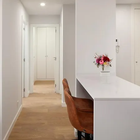 Apartamento Your Sunny Retreat! Modern Steps To The *